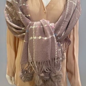 New York City ~ Beautiful Boutique Scarves ~ baby it’s cold outside 🌲 NWT